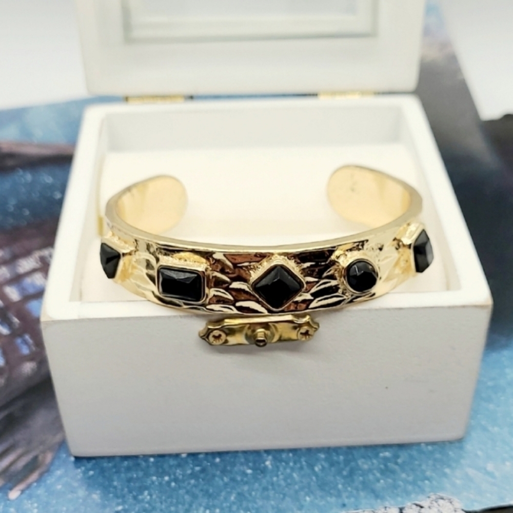 Vintage Hammered Gold Black Stone Cuff Bracelet